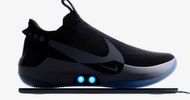 Zo werkt de zelfstrikkende schoen van Nike
