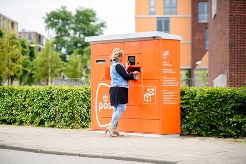 PostNL breidt pakketautomaten in Plus-winkels uit 