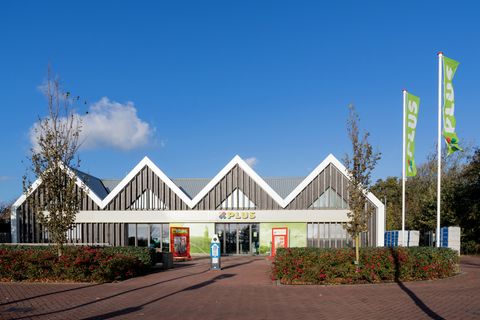 Plus boekt minder winst, nieuw dc in Tiel van de baan