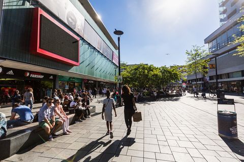 Weerstand tegen Rotterdamse koopavond tijdens dodenherdenking