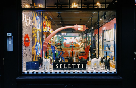Dit is de kleurrijke flagshipstore van Seletti in Amsterdam