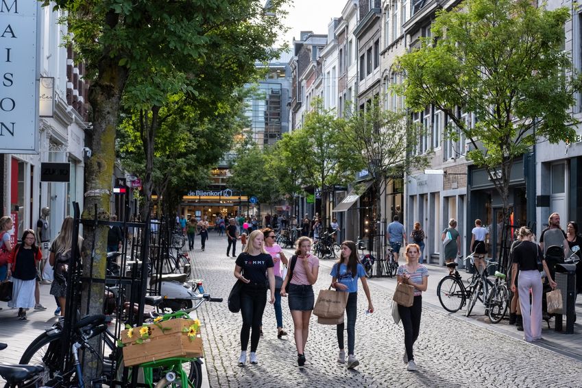 'Winkelgebieden Maastricht, Zwolle en Enschede hardst getroffen door corona'