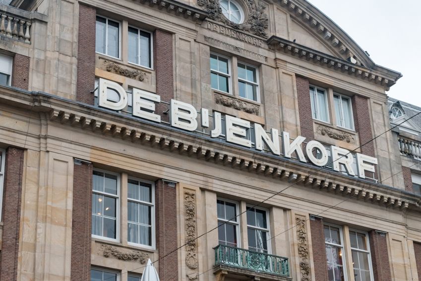 De Bijenkorf schrapt banen en annuleert lichtshow