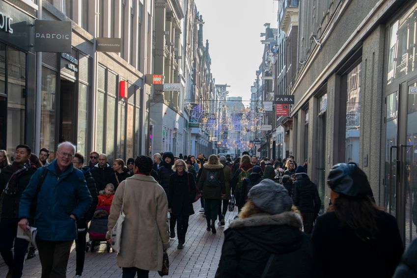 Consumenten besteden meer, vertrouwen blijft gelijk
