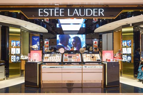 Estée Lauder sluit winkels en schrapt tot tweeduizend banen