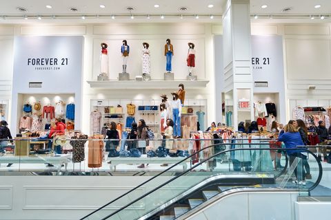 'Forever 21 sluit honderd winkels'