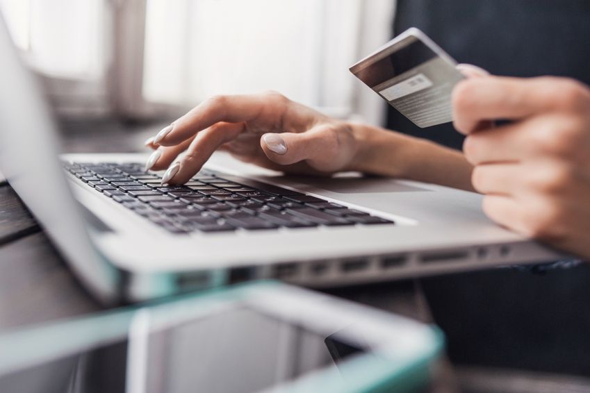 Omzet detailhandel groeit, vooral online
