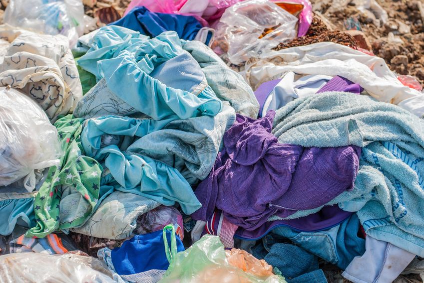 Frankrijk wil retailers verbieden kleding weg te gooien