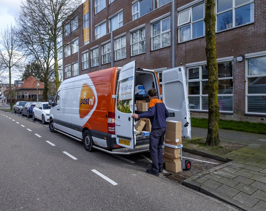 Vertraging bij PostNL door warmte en belastingteruggave