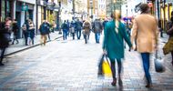 Hop, jas aan en naar de winkel!