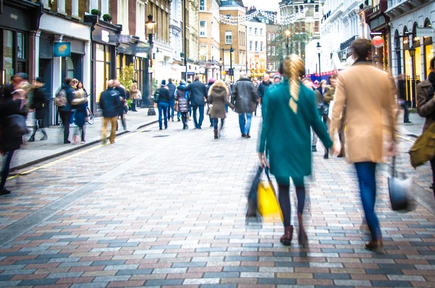 Hop, jas aan en naar de winkel!