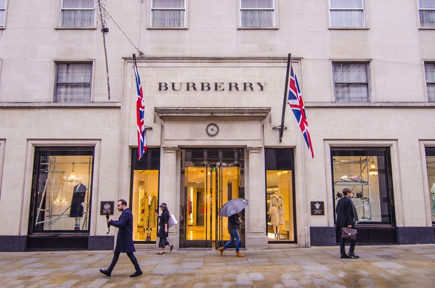 Omzet Burberry bijna gehalveerd, 500 banen op de tocht