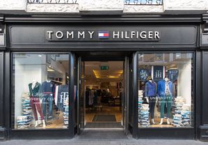 Amsterdamse modefoundation strikt moederbedrijf Tommy Hilfiger 
