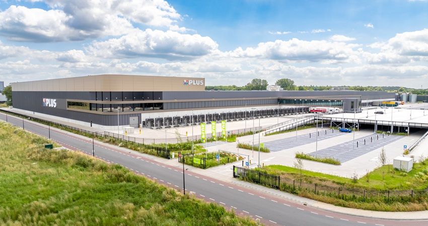 Royal A-ware neemt distributiecentrum Plus in Deventer over