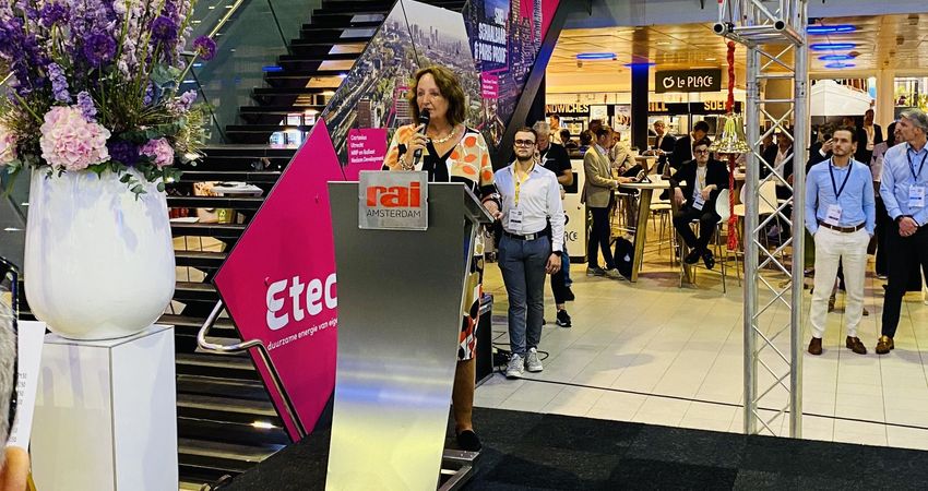 Aedes-voorzitter Liesbeth Spies pleit voor bruggen bouwen en saaiheid