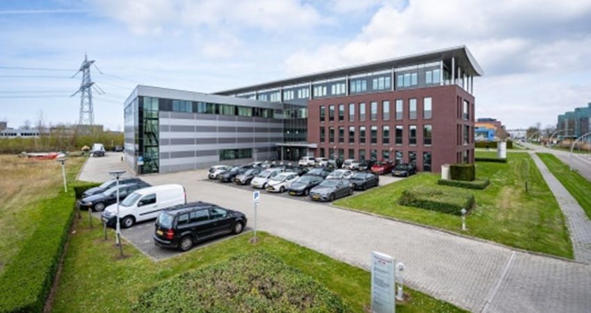Moorland Investment verkoopt kantoor‑ en warehousegebouw in Almere aan Bouwhuis Groep