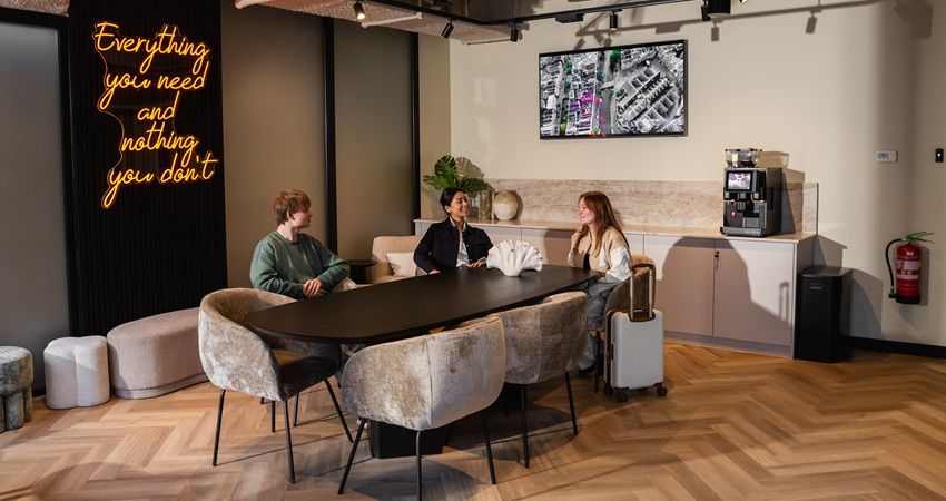 Cabins Hotel Amsterdam huurt op Grasweg in Amsterdam