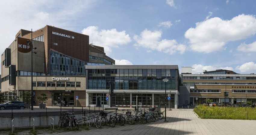 Constant IT verlengt huur in Kauwgomballenfabriek