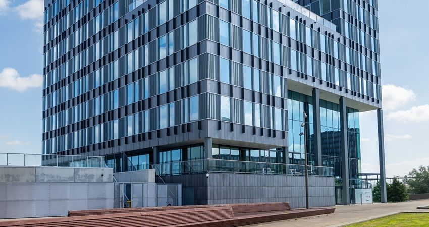 CV Catharina koopt kantoorgebouw in Den Haag 