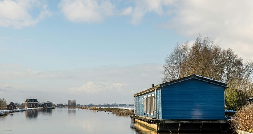 Coalitie wil drijvende woningen juridisch gelijkstellen aan woningen op land