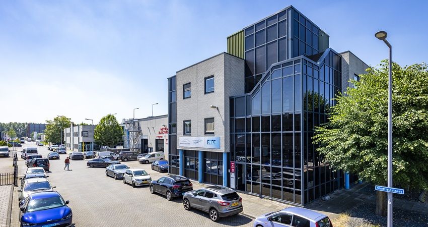 Van Houwelingen Vastgoed en Crossing Border Development kopen bedrijfscomplex in Rotterdam van Henley