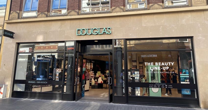 Douglas opent nieuw logistiek hart voor Nederland en België in Almelo