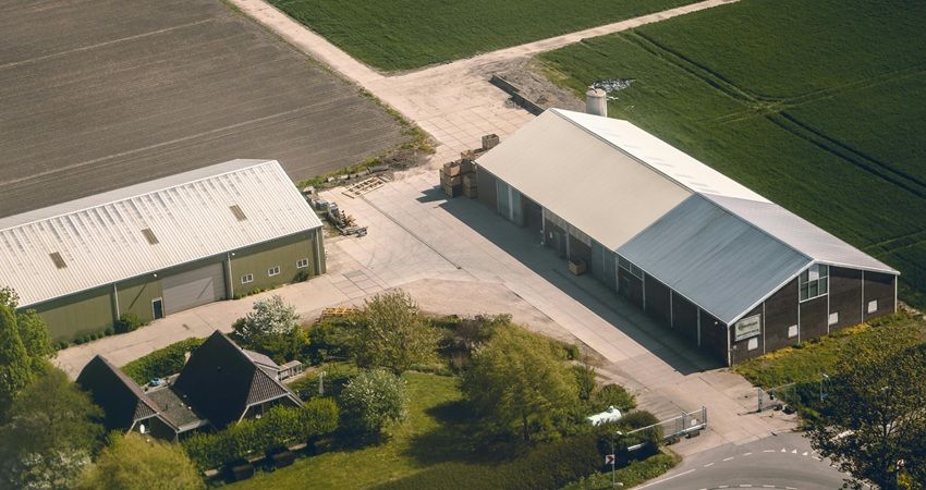 Gemeente Súdwest-Fryslân staat splitsen en bouw van twee woningen op boerenerf toe