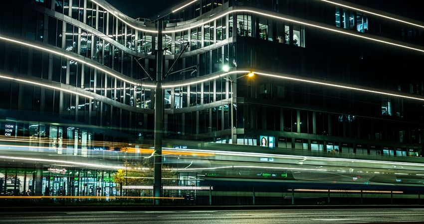 De onzichtbare bedreiging voor uw vastgoedrendement: Waarom Power Quality hoog op de agenda moet staan