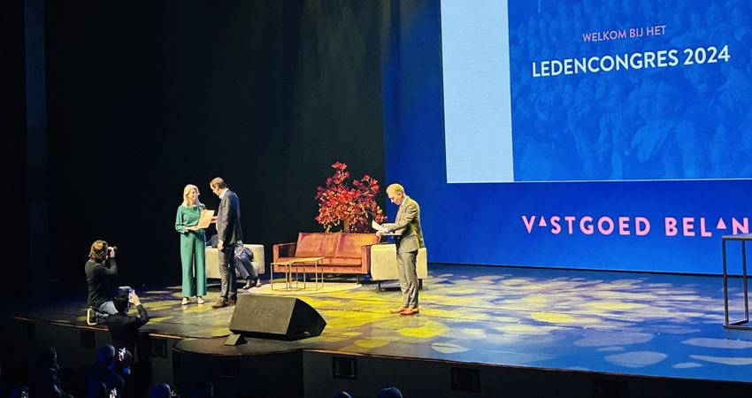 Vastgoed Belang biedt petitie aan minister Keijzer aan met aanpassingen van regelgeving
