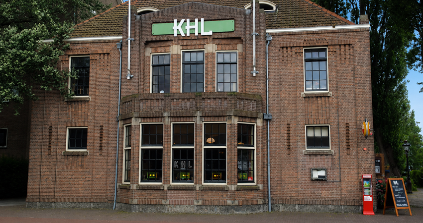 Ymere verkoopt voormalig KHL-koffiehuis in Amsterdam aan huurder