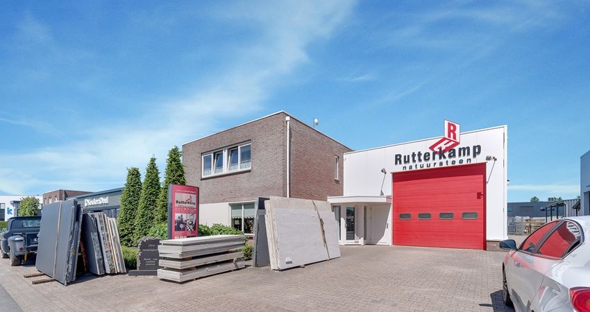 Uniek actief met bedrijfs- en winkelruimtes in vijf plaatsen