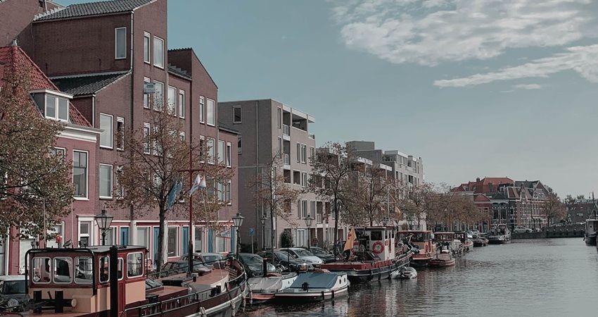 Portaal zet Leidse woonafspraken op scherp met pleidooi voor inkomensafhankelijke huur