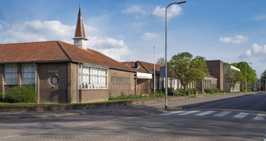 Wooncompas koopt voormalige huishoudschool voor woningbouw