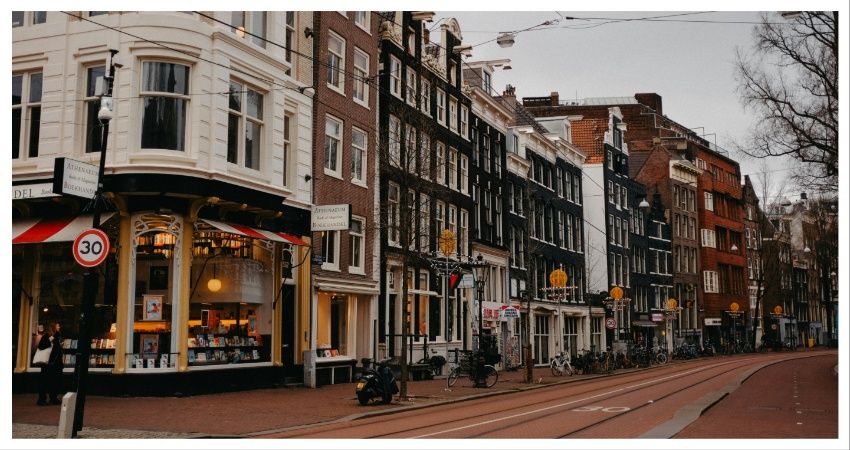 Modewinkels veren op, maar China zet de prijs onder druk