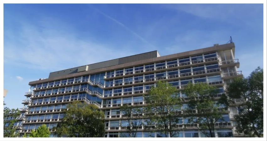 Familie van der Valk koopt voormalig belastingkantoor in Leeuwarden