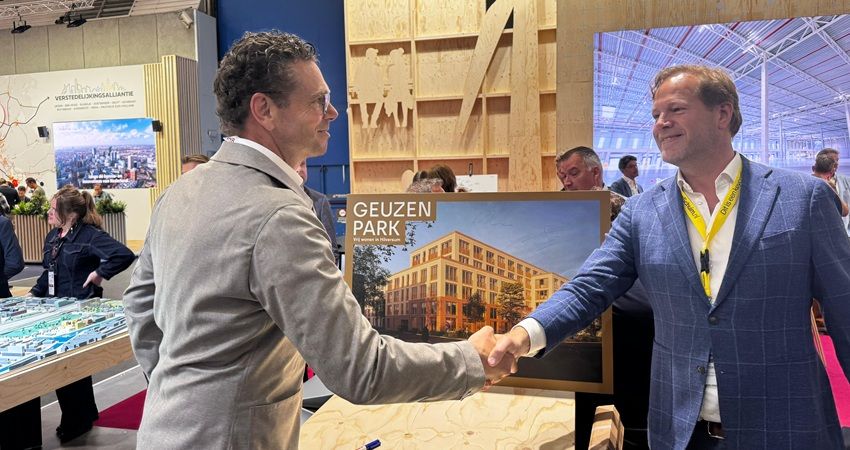 Dudok Wonen en Grondbank Hilversum zetten handtekening voor Geuzenpark