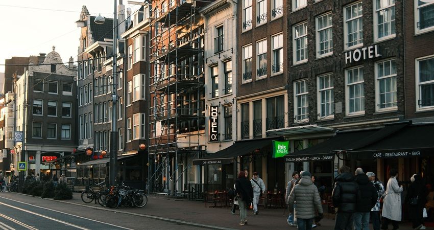 Themamaand augustus: Hotelvastgoed & leisure