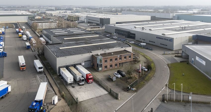 Baas huurt bedrijfscomplex van 3.587 m2 in Roosendaal