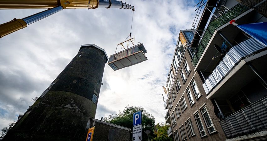 Vorm hijst zeven seniorenwoningen boven op Rotterdams woongebouw