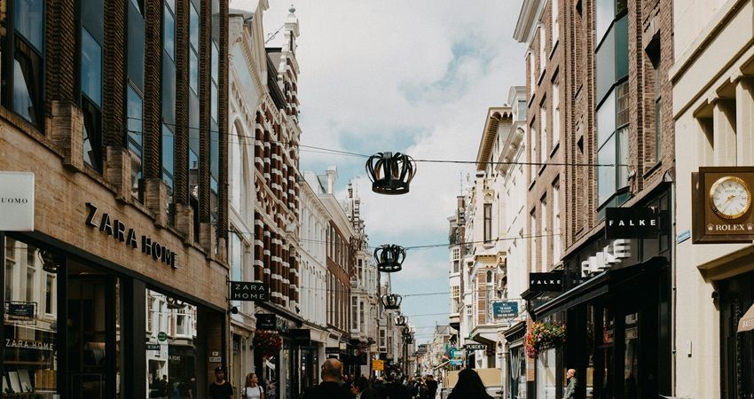 Consument kijkt minder negatief naar economie: Grootste vertrouwenssprong in twee jaar