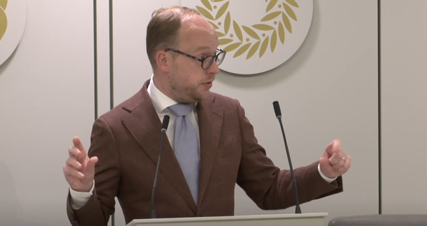 Eerste Kamer stelt stemming box 3-wet uit, Eerenberg verdedigt uitzonderingspositie vastgoed