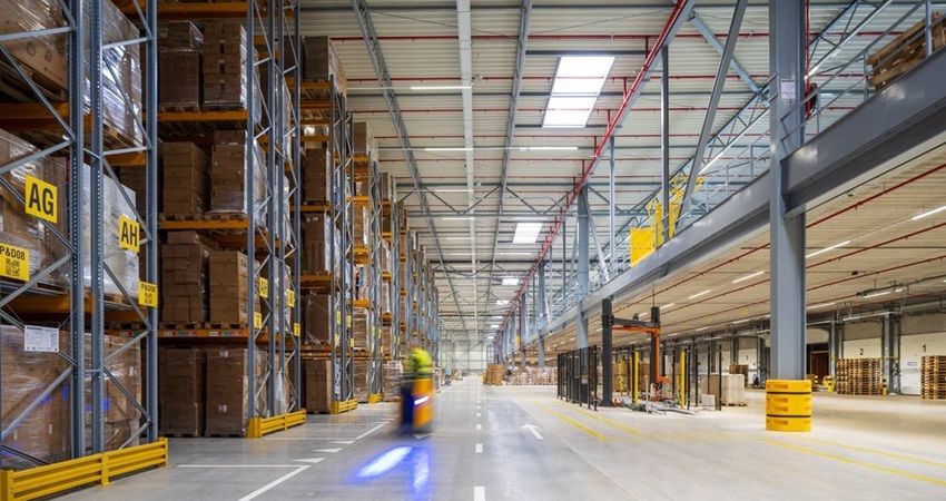Necron koopt distributiecentrum in Almere