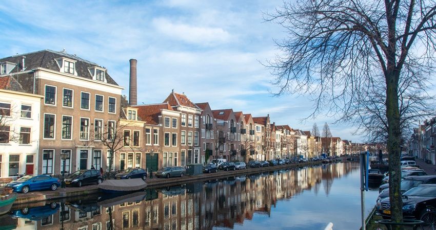 Woningmarkt koelt af, maar prijsdalingen blijven volgens ING en ABN Amro uit