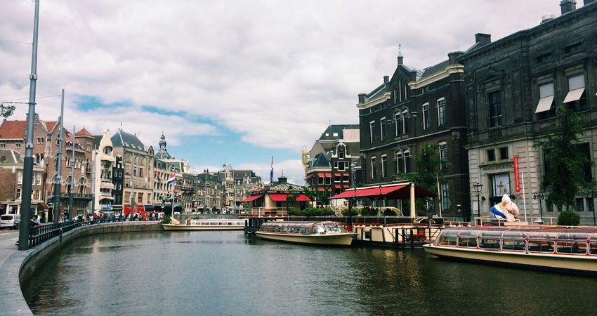 Amsterdam heeft na 2030 nog geld voor slechts 3.500 woningen per jaar