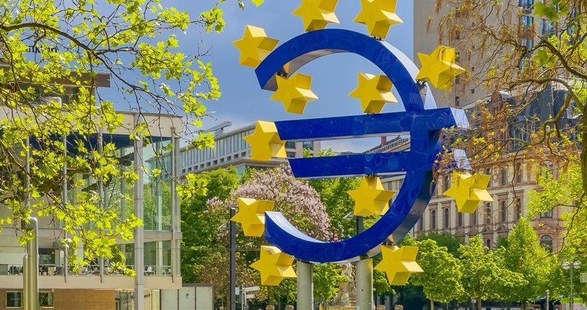 ECB houdt rente op 2 procent maar rekent op hogere inflatie door energieprijzen