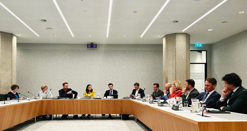 De Jonge tegen afnamegarantie, ‘markt moet wennen aan nieuwe realiteit’