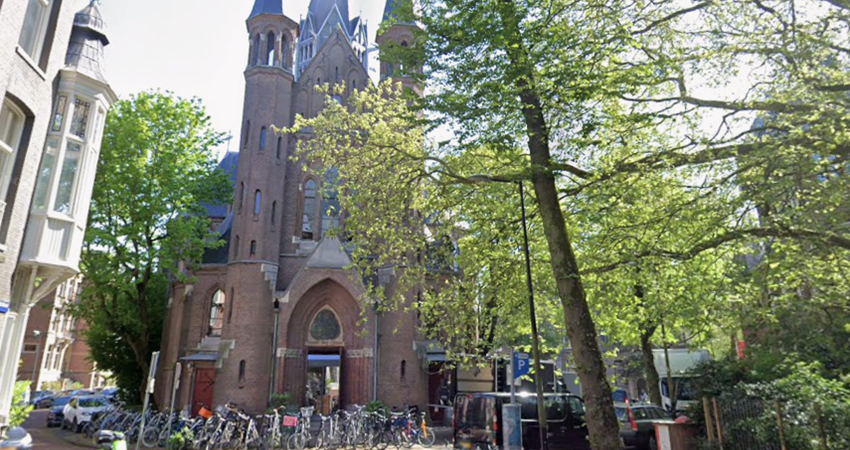 Amsterdamse Vondelkerk haalt 350.000 euro op na nieuwjaarsbrand