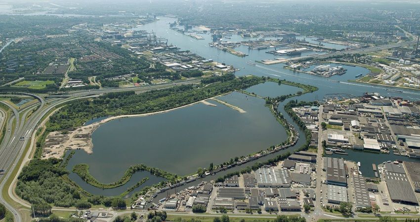 Synchroon en Blink breiden positie in Sluiskwartier uit met aankoop busremise