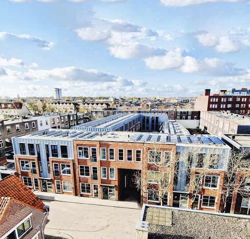Eigentijds hofje New Harlem in Haarlem op basis van deelprincipe gerealiseerd