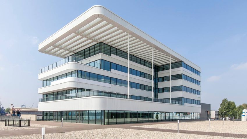 DHG verhuurt 669 m² kantoorruimte in Schiedam aan Captain Cruise